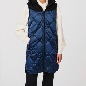 NWT Bernardo Womens longline Quilted Sleeveless vest, Royal blue/black. Size M.